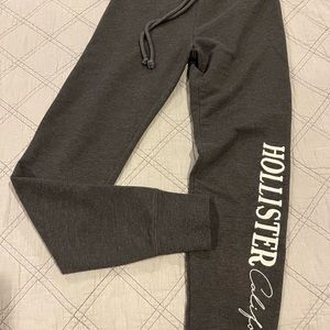 Hollister joggers